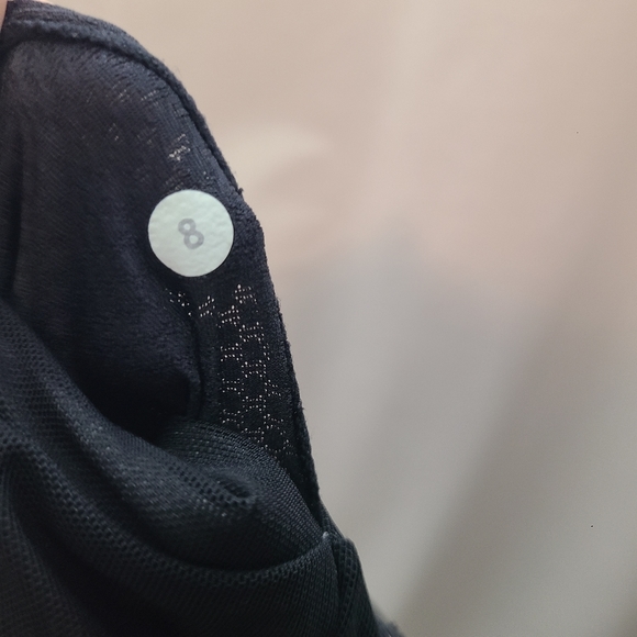 Lululemon Deep Breath Tank size 8 - Picture 4 of 5